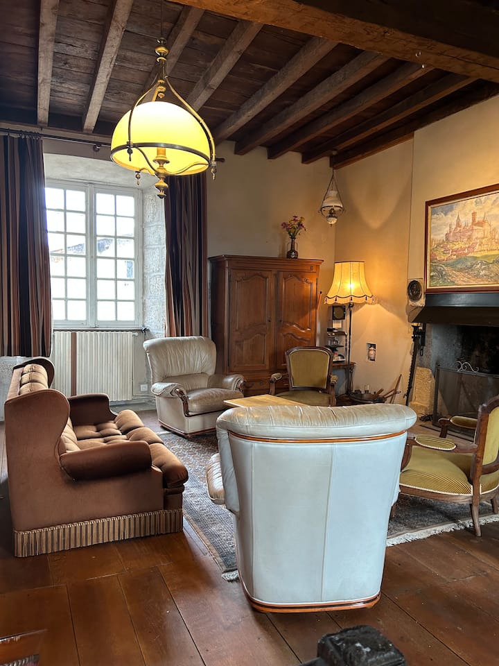 Dormez Dans Une Tour Médiéval De 1000 Ans - Saint-Junien