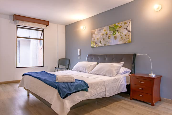 Schlafzimmer 1
