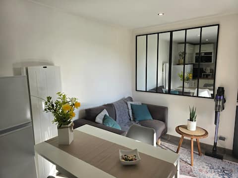 Top Airbnb: Charming detached house with garden in Yvelines