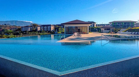 5*-20 min from SJ airport, swimming pool with a view!