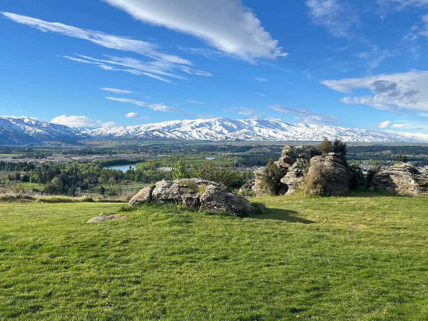 Mountain And River View Retreat 1