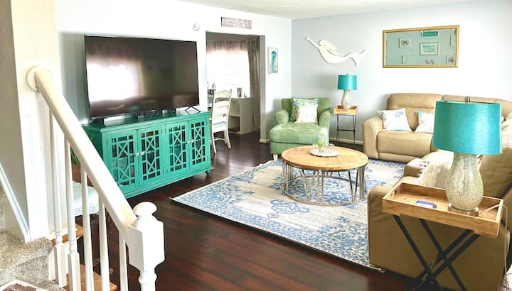 Cozy Pool Home W/ Sun Porch! - Virginia Beach, VA