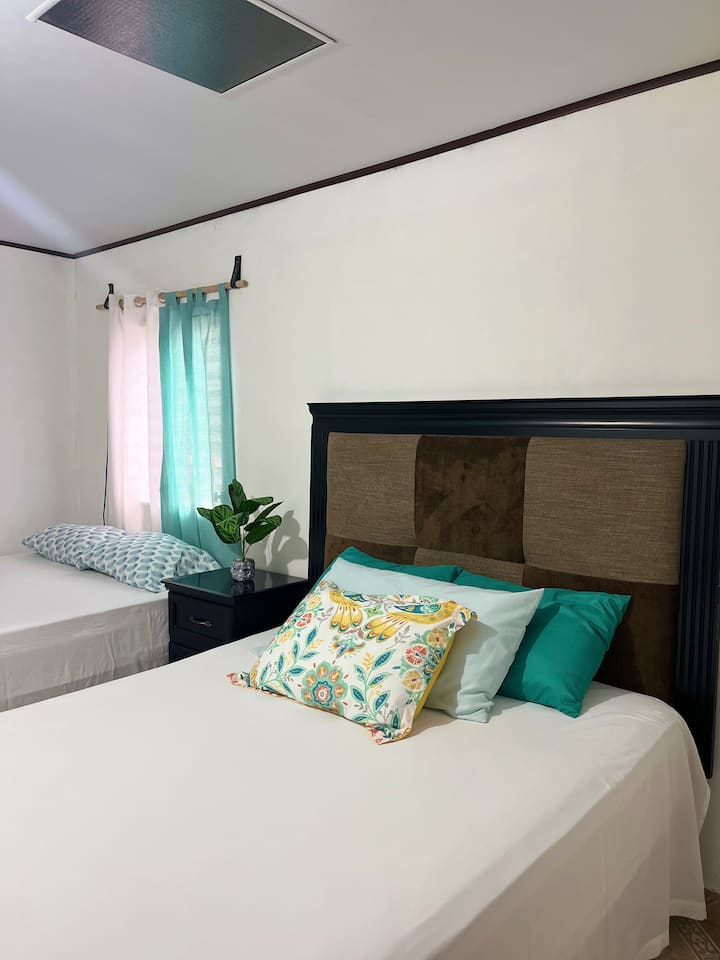 Schlafzimmer 1