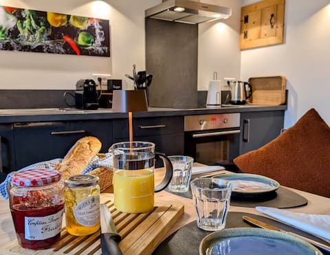 Popular Airbnb listing: Cosy mountain Studio Apartment in Verchaix
