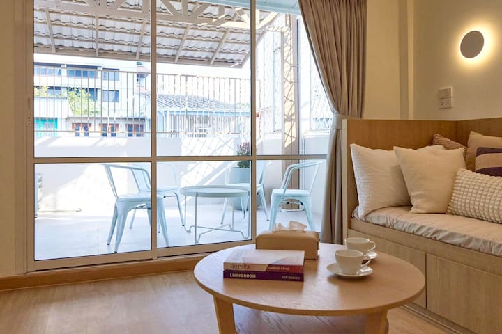 Slaap36 | 5BR Home, BTS Ari & Parking, Walk 3min