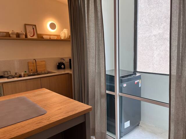 Slaap36 | 5BR Home, BTS Ari & Parking, Walk 3min gallery image 5