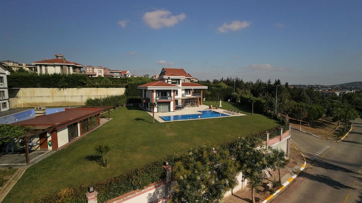 The Corner House - Buyukcekmece