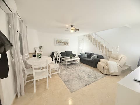 Top performing Airbnb: House with roof terrace in San Fulgencio