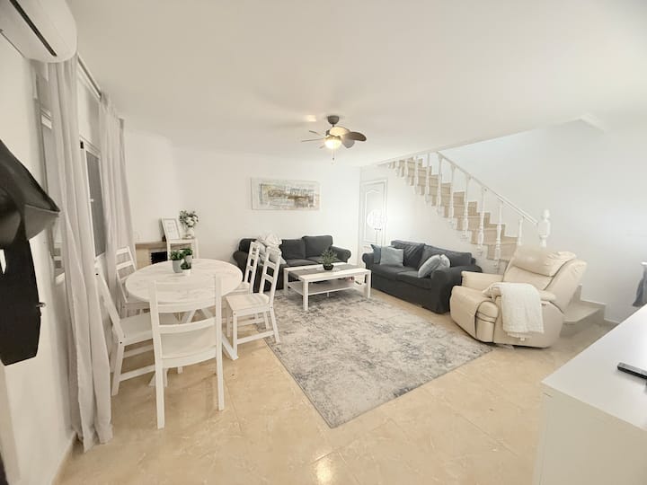 House With Roof Terrace - La Marina