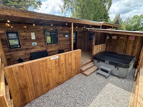 The Hideaway Cabin with Private Hot Tub