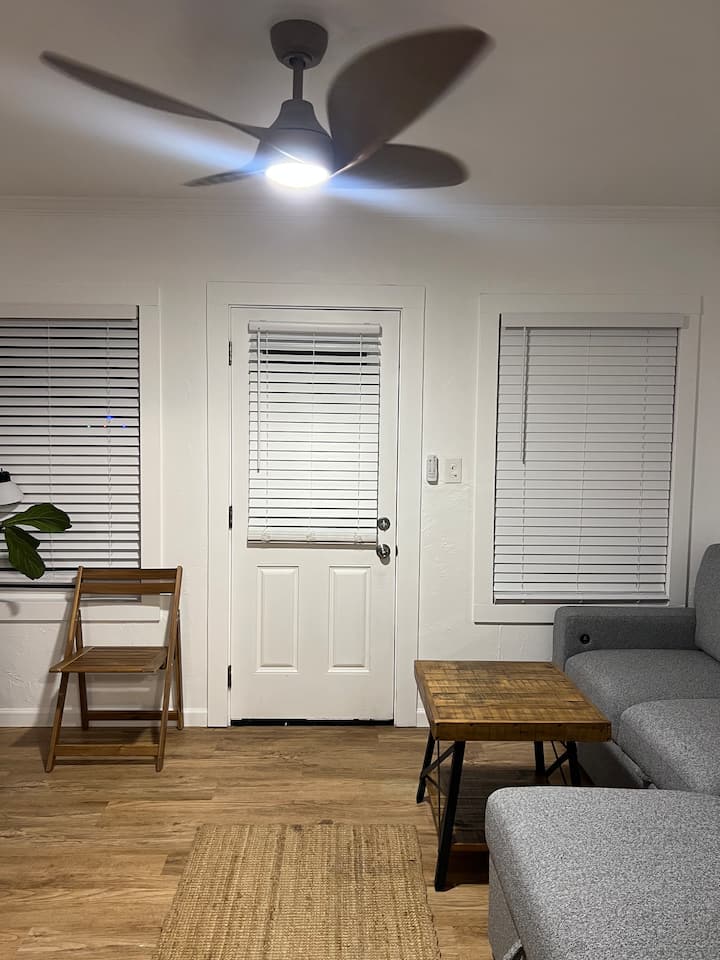 1 Br Bungalow 1/2 Block To Beach (Tiki Hut) - San Diego, CA