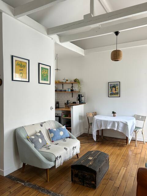Popular Airbnb listing: Studio with terrace, close to Paris in Saint Denis