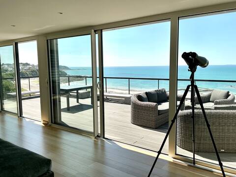 Architect-designed villa with breathtaking sea view