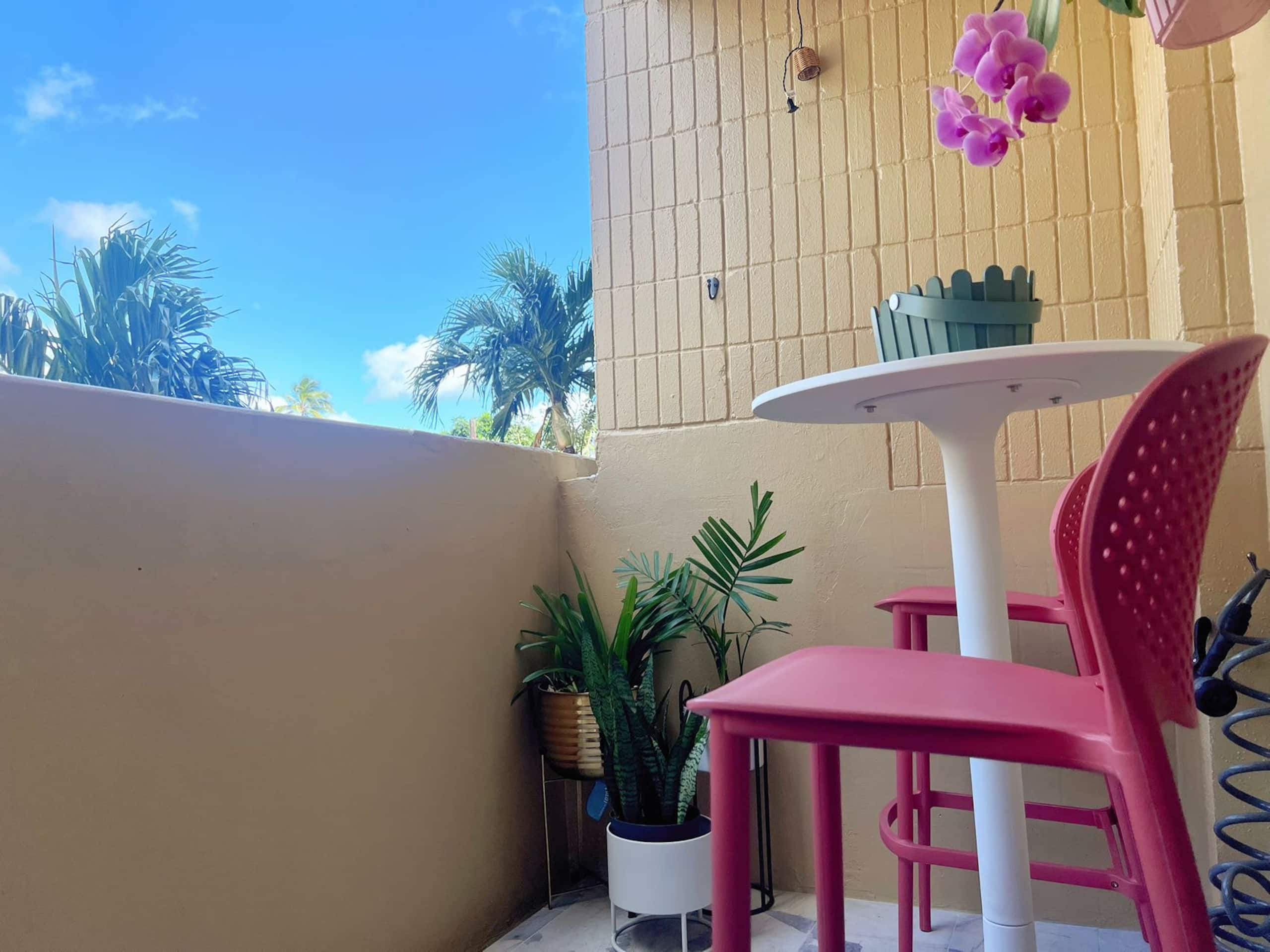 Condo in Honolulu · ★4.65 · 2 bedrooms · 2 beds · 1 private bath - Image 19