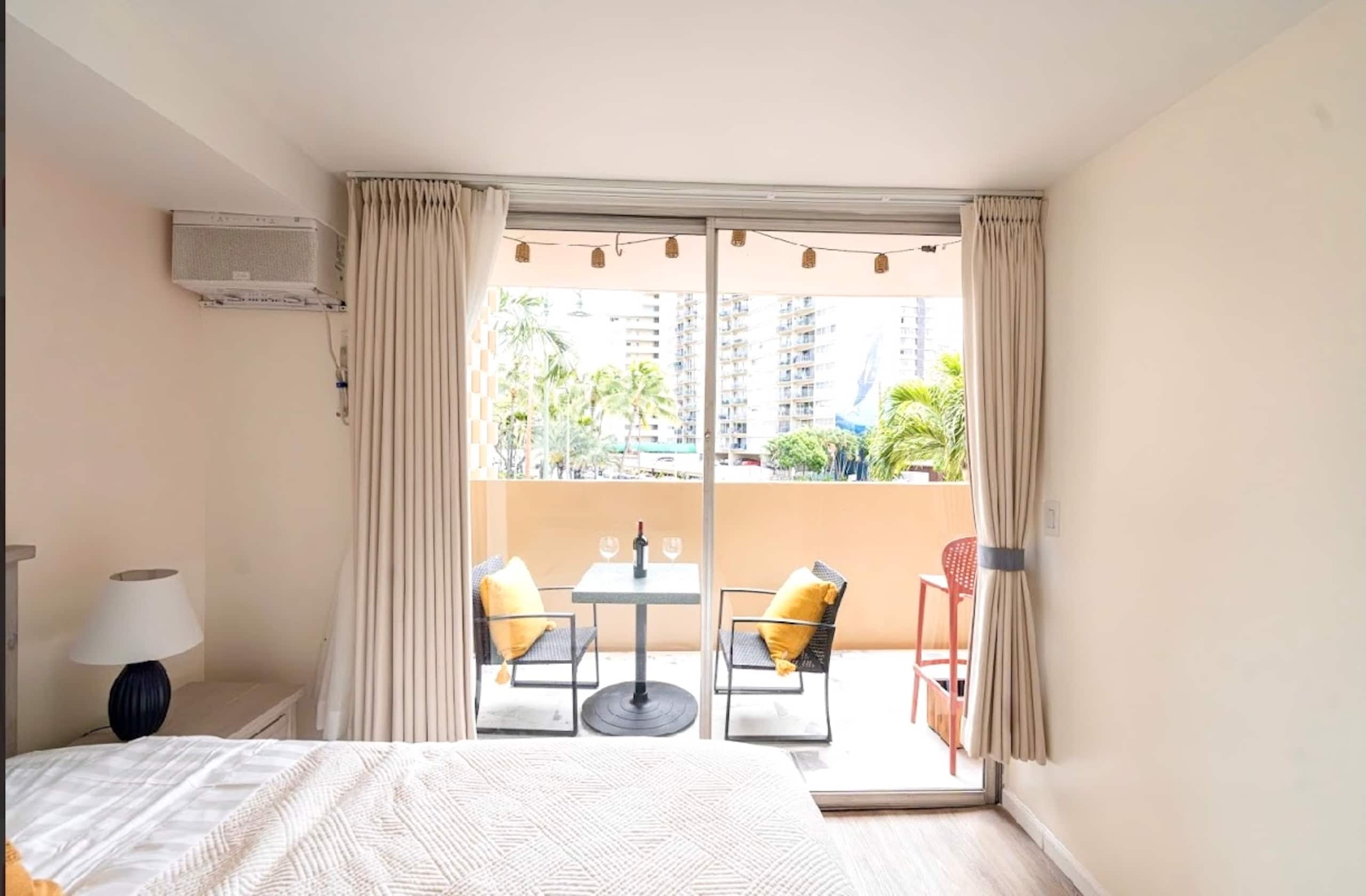 Condo in Honolulu · ★4.65 · 2 bedrooms · 2 beds · 1 private bath - Image 16