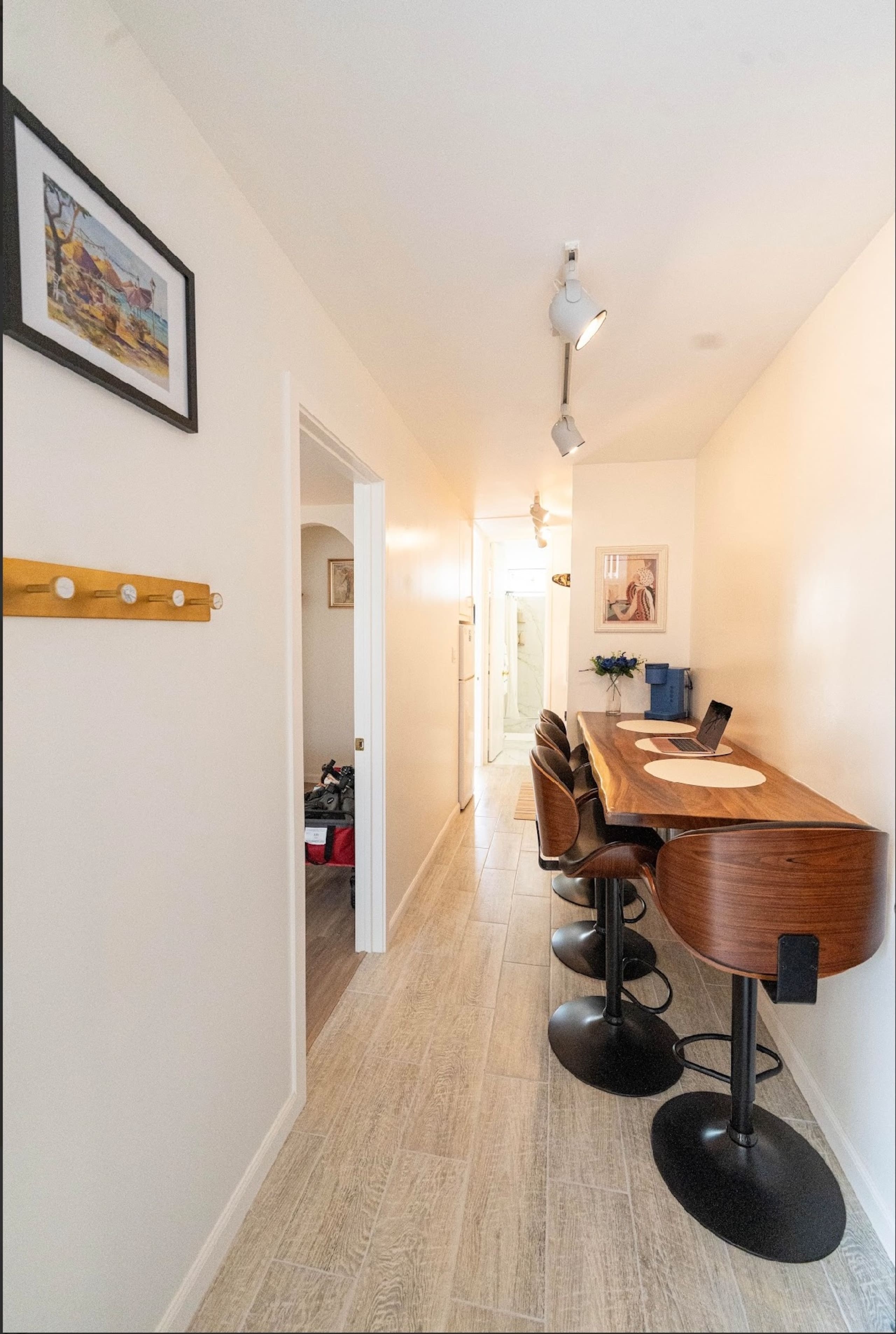 Condo in Honolulu · ★4.65 · 2 bedrooms · 2 beds · 1 private bath - Image 6