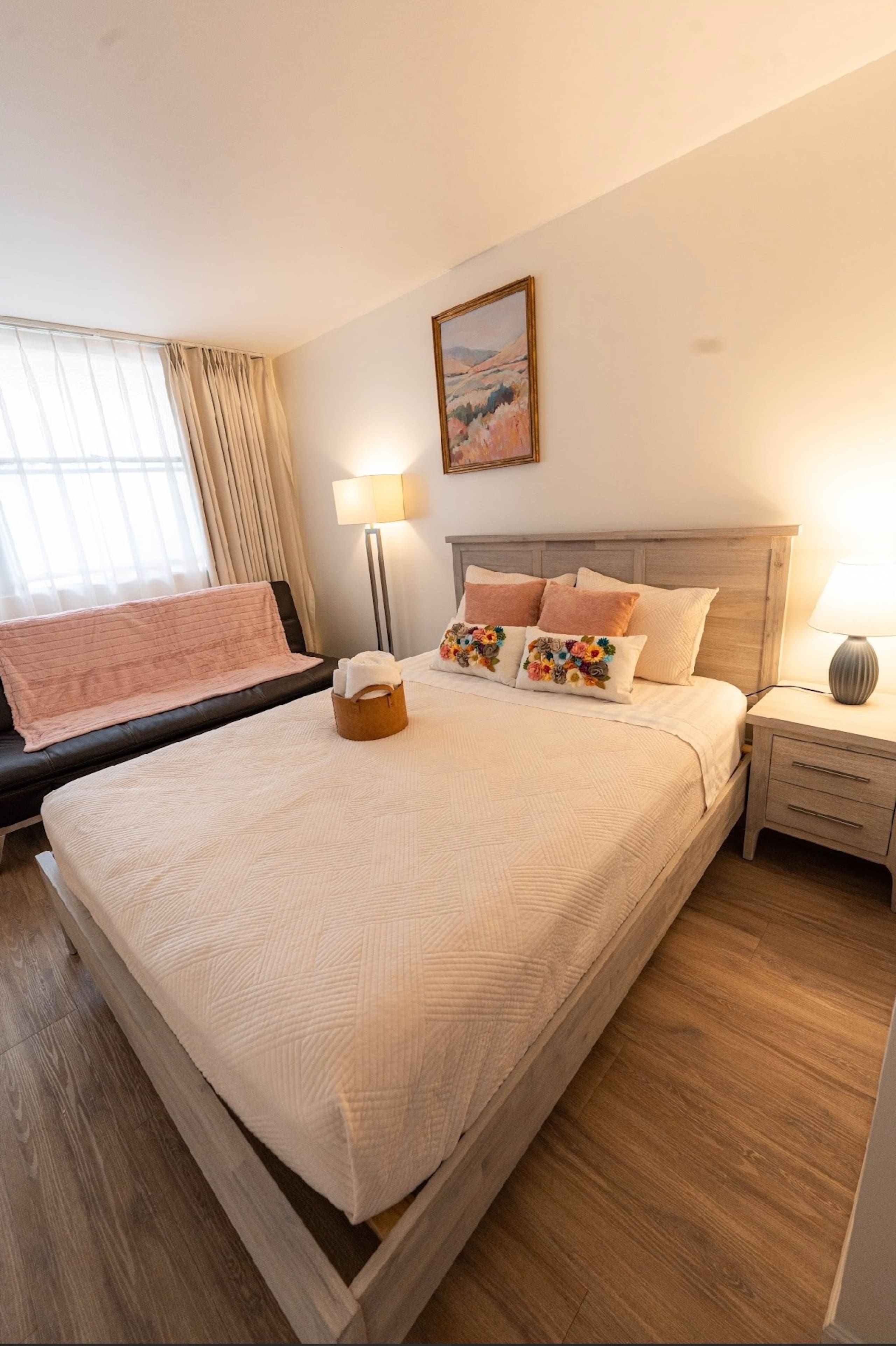 Condo in Honolulu · ★4.65 · 2 bedrooms · 2 beds · 1 private bath - Image 12
