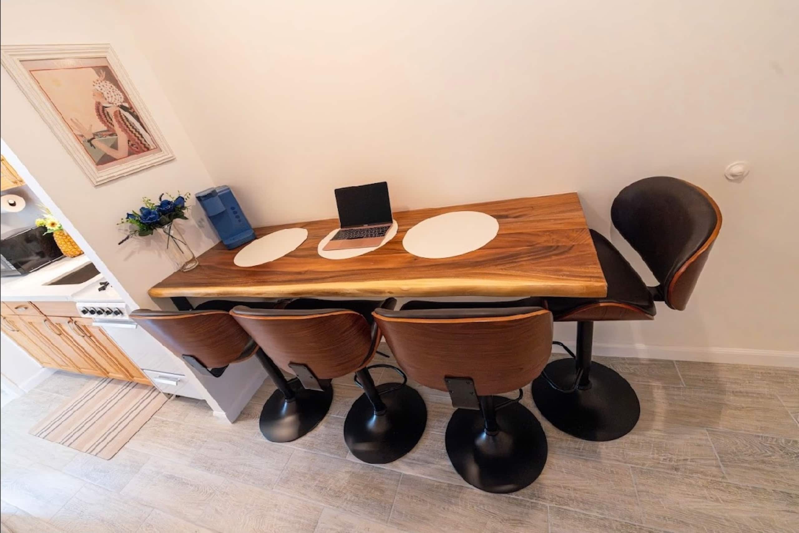 Condo in Honolulu · ★4.65 · 2 bedrooms · 2 beds · 1 private bath - Image 5