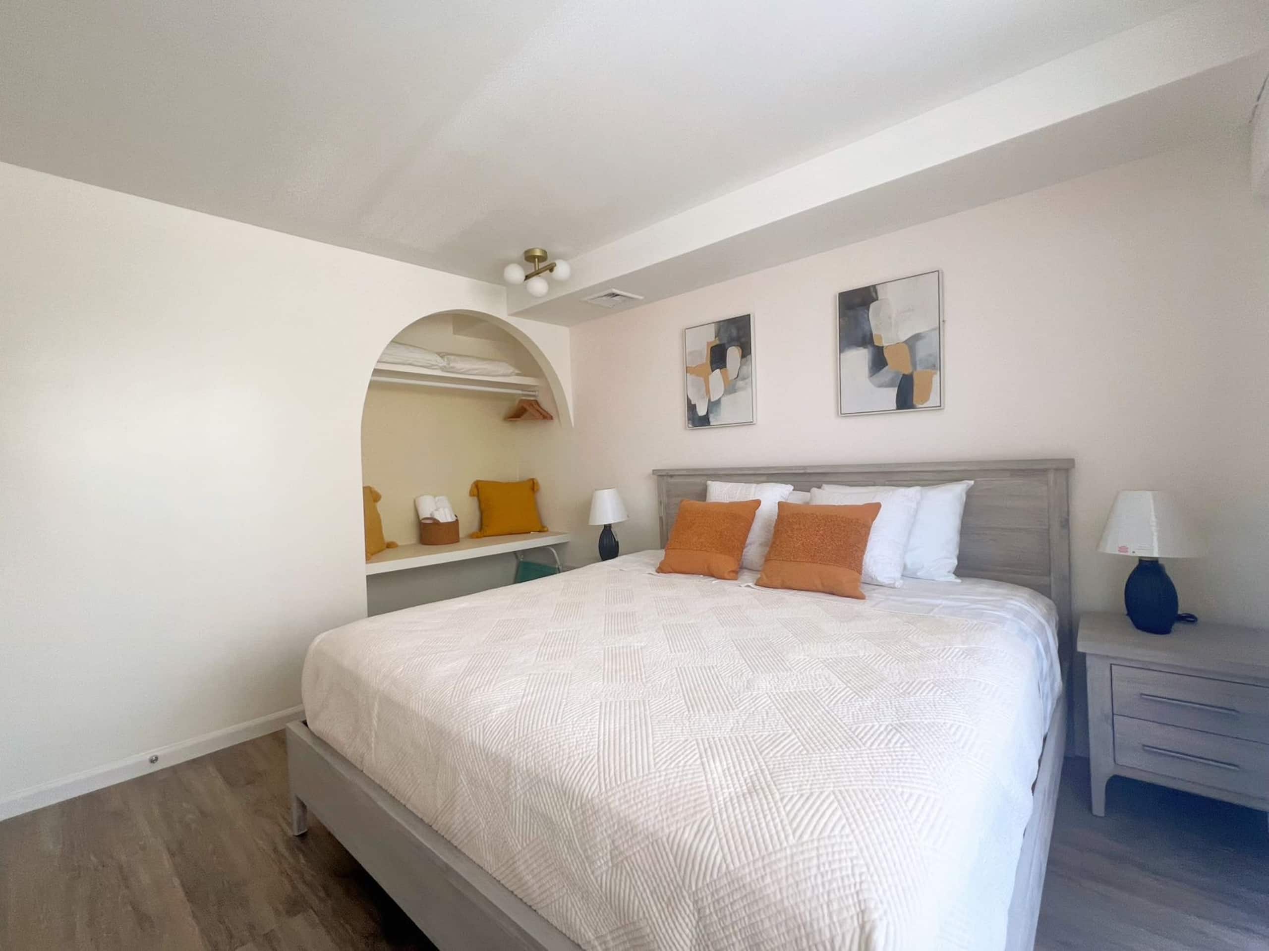 Condo in Honolulu · ★4.65 · 2 bedrooms · 2 beds · 1 private bath - Image 2