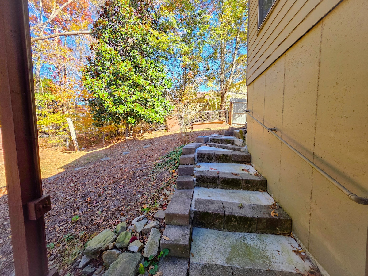 Entire Basement Near Downtown Braselton