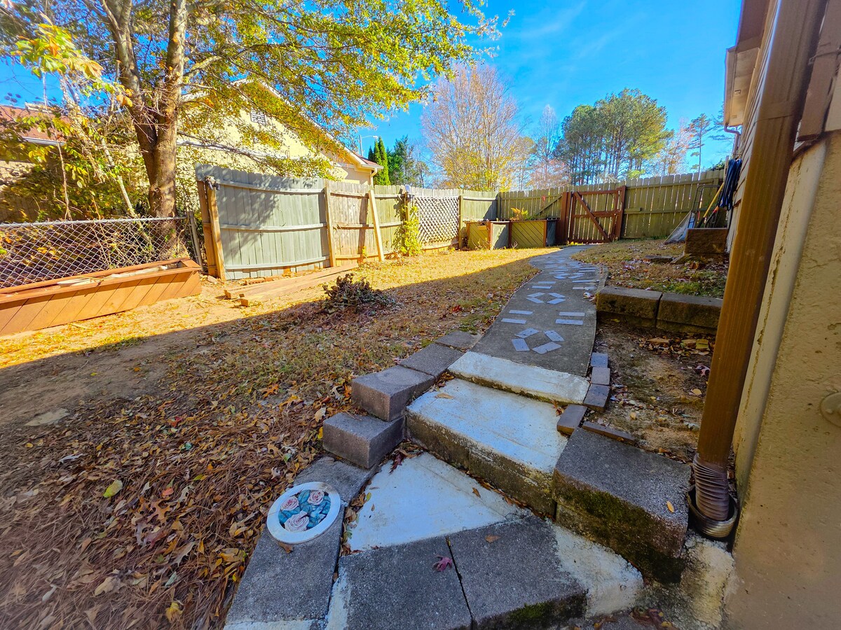 Entire Basement Near Downtown Braselton