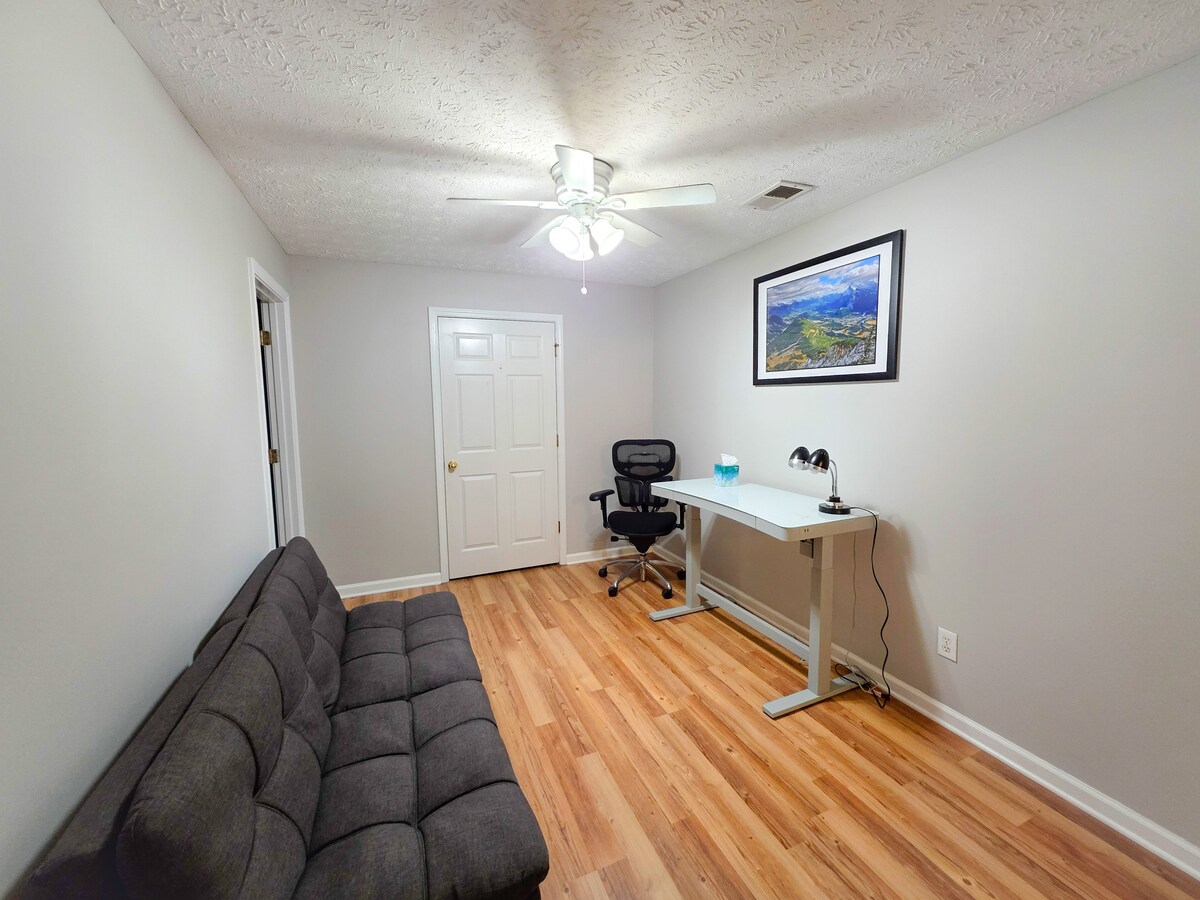 Entire Basement Near Downtown Braselton