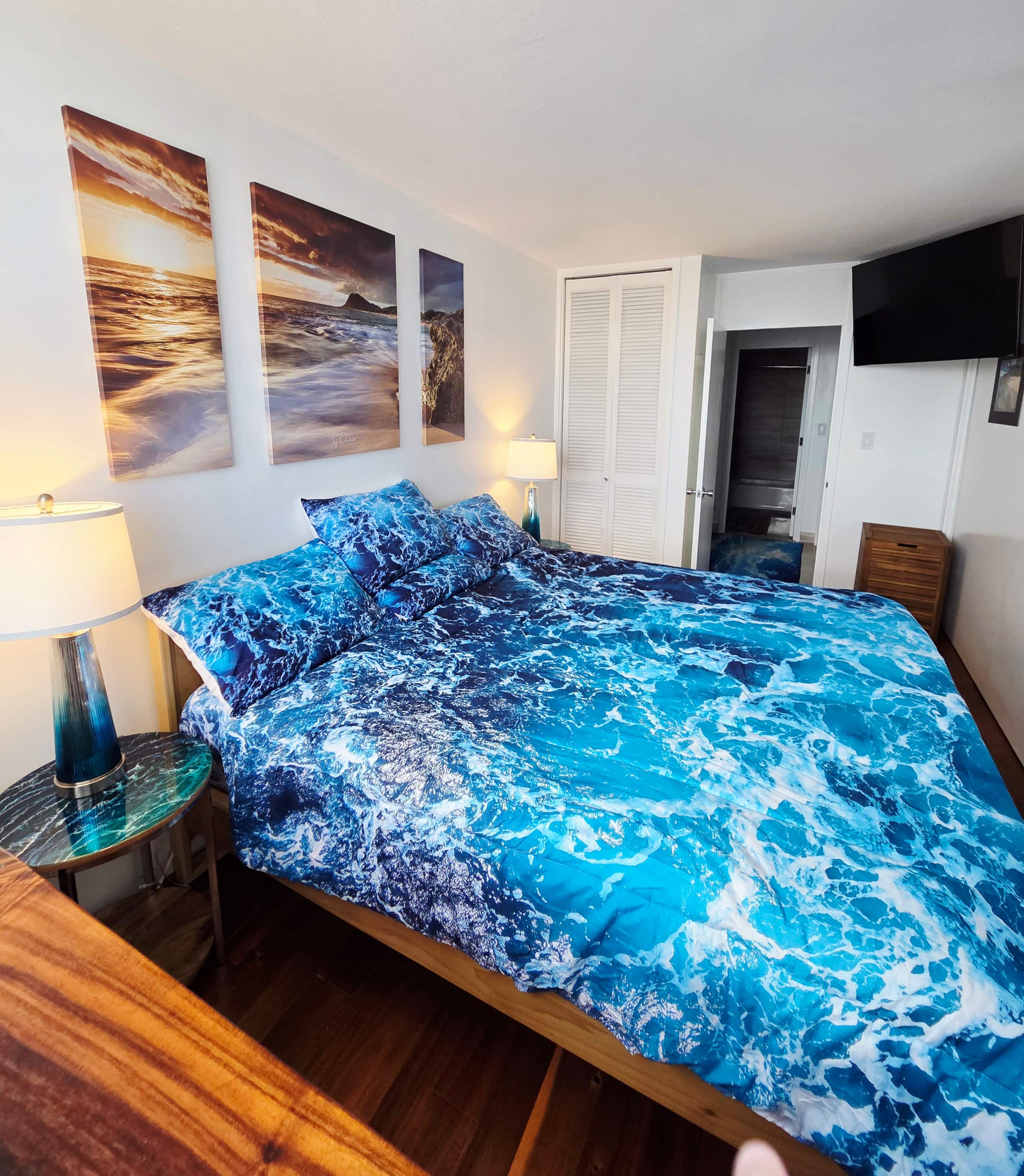 Ocean & Marina View Suite - Image 15
