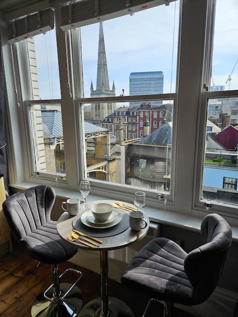 city centre location
 *New Listing*