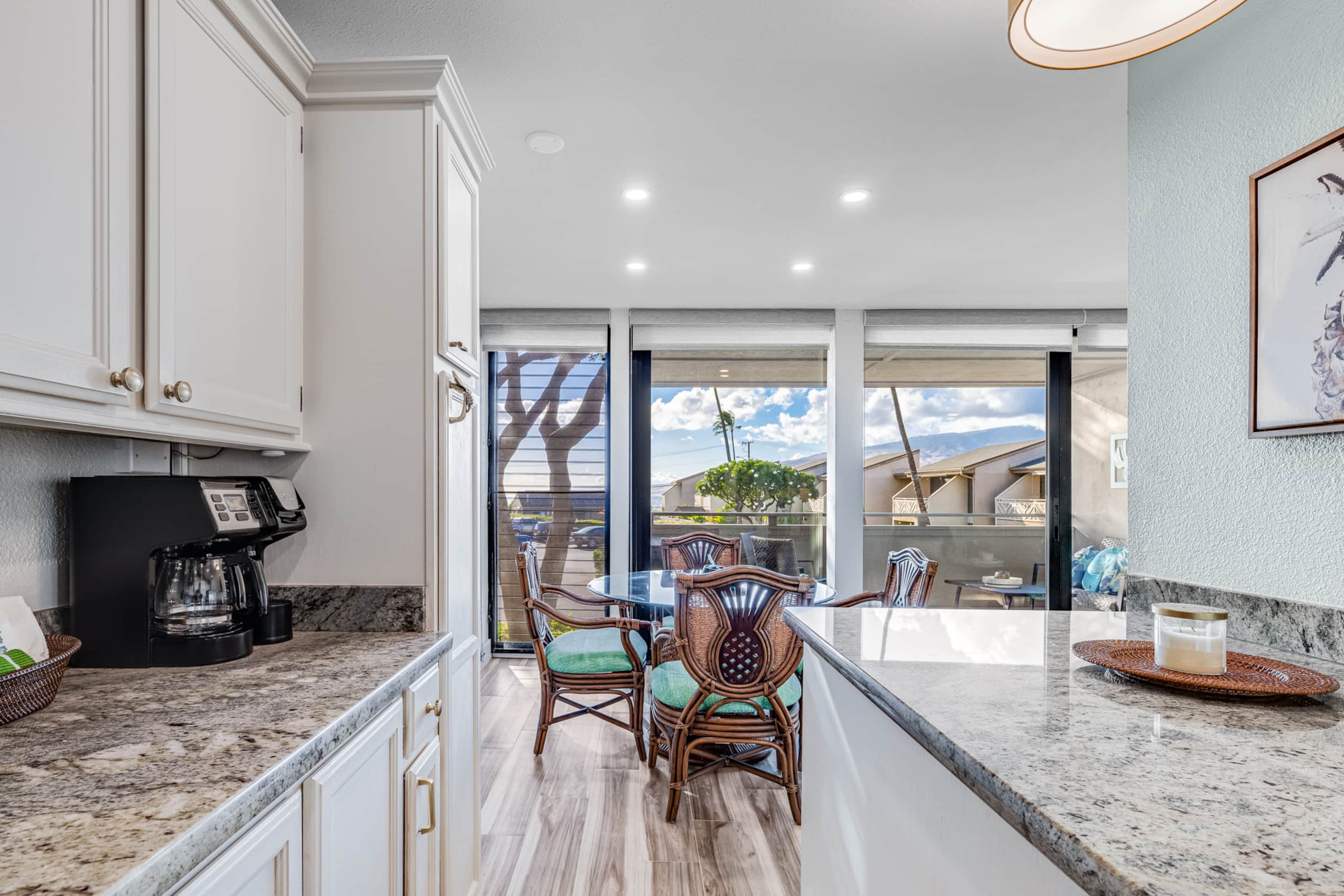 Modern Oceanview! AC, Beach, Pool, Hot Tub! - Image 12
