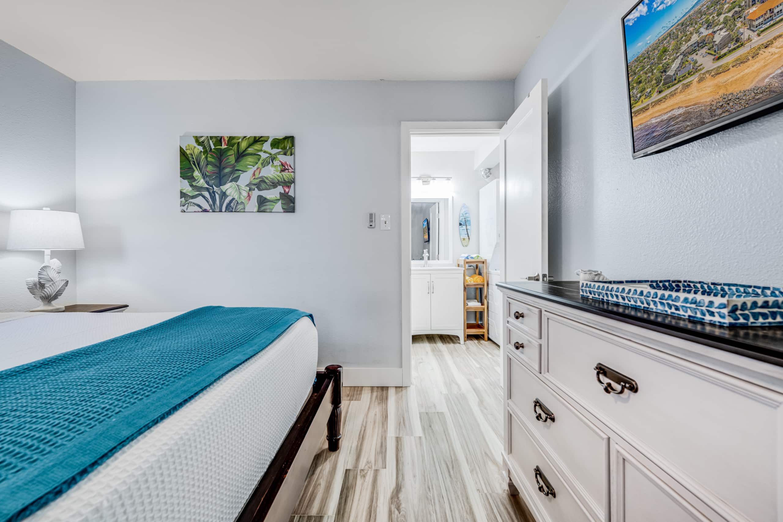 Modern Oceanview! AC, Beach, Pool, Hot Tub! - Image 18
