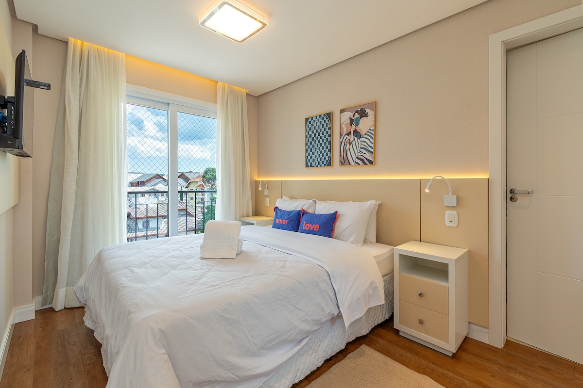 Chumba cha kulala chenye starehe kilicho na kitanda cha ukubwa wa kawaida na Smart TV - mapumziko yaliyohakikishwa baada ya ziara.