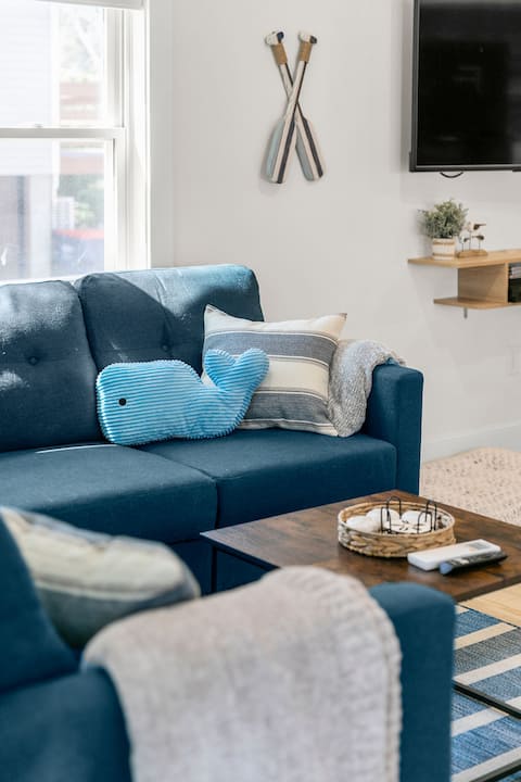 Popular Airbnb listing: GameWall Steps2Beach Pet&KidFriendly BunkBeds! in Onset
