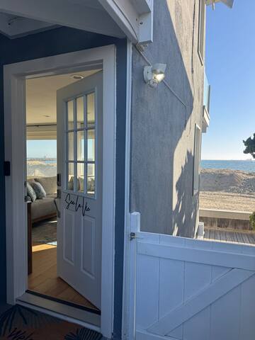 Beachfront Home in Long Beach gallery image 4