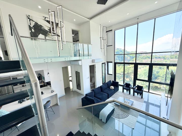 4BR Penthouse Suite in Kingston