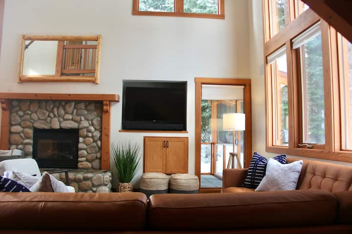 Purcell Woods Chalet – Sleeps 12 - Banff National Park