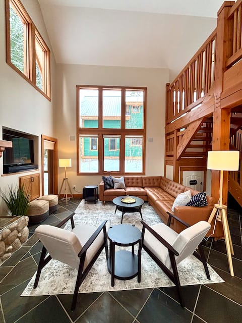 Purcell Woods Chalet – Sleeps 12