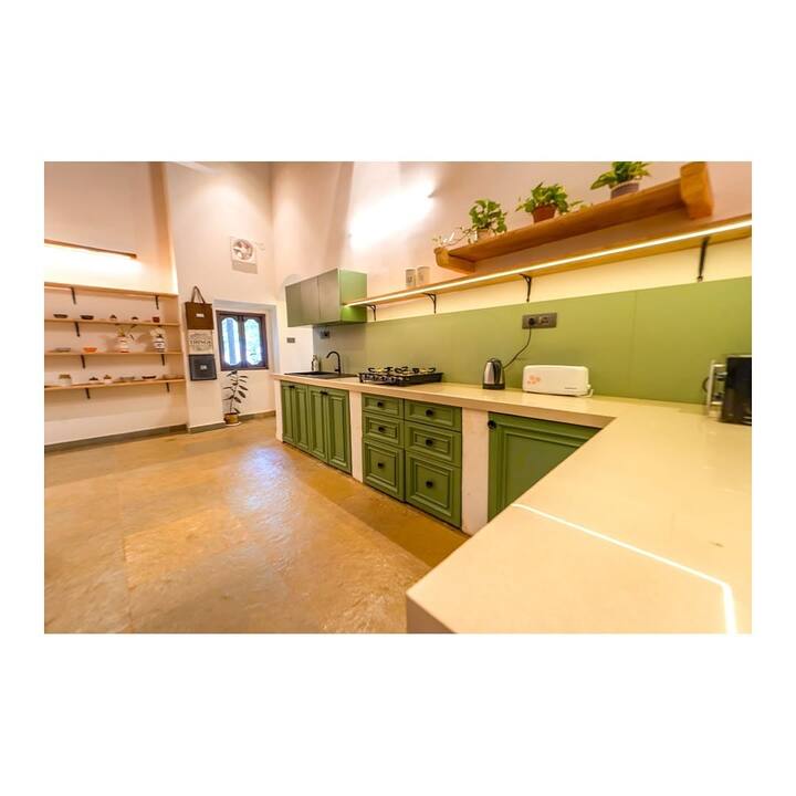 Full kitchen image 3