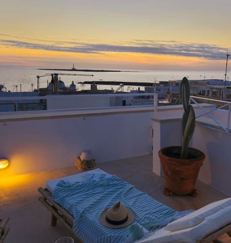 Palazzo Dolce Vita *Sea view terrace*free parking