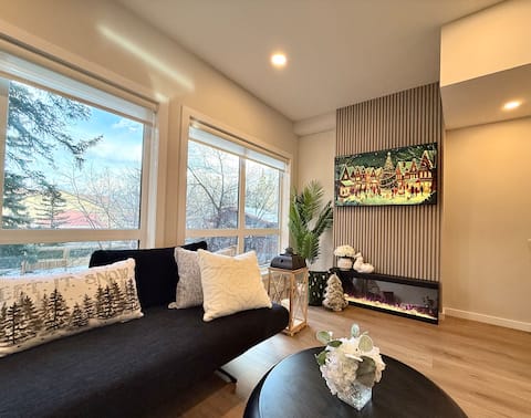Popular Airbnb listing: [NEW]Private hot tub*Mtn view*3BD suites*DTown*AC in Canmore