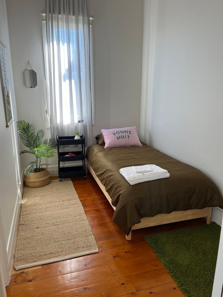 NOTA***El cuarto dormitorio comparte una pasarela al baño y la lavandería