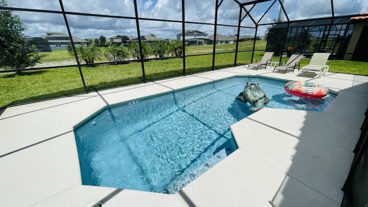 Updated Pool Villa Near Disney, Bright & Clean - 達文波特
