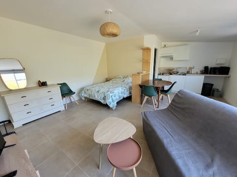 Popular Airbnb listing: Quiet studio for 2/4 people in Montaigu Vendée