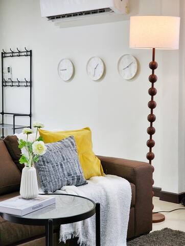 Big house for family trip: Whole gallery image 3