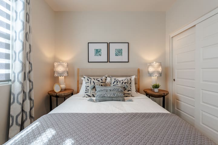 3rd Floor | Bedroom 3 | Queen Bed | Closet