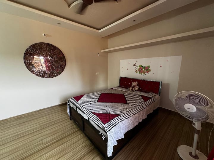 Bedroom 2 image 1