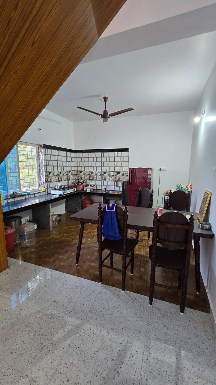 Full kitchen image 1