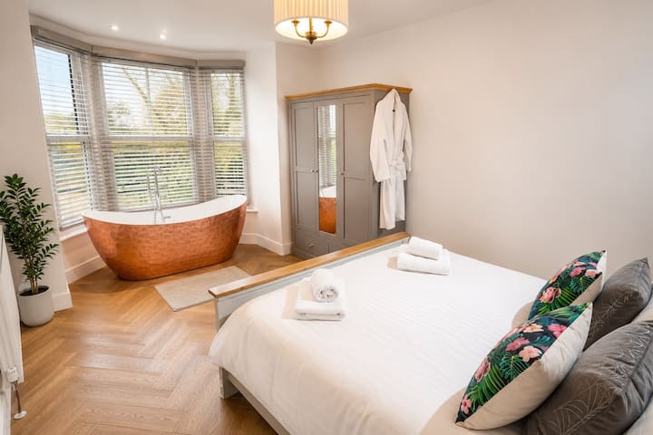 Copper Bath & Views | Dog-friendly Home | Sleeps 6 - Windermere