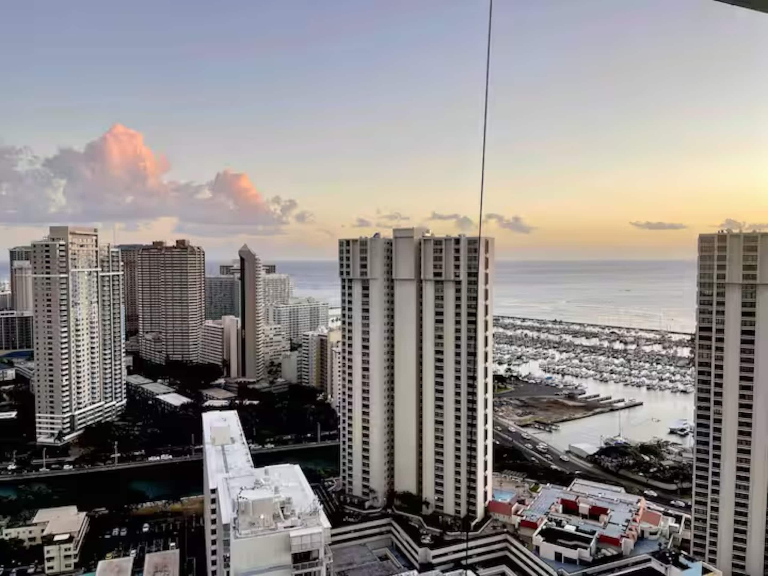 Condo in Honolulu · ★4.93 · 1 bedroom · 2 beds · 1 private bath - Image 24