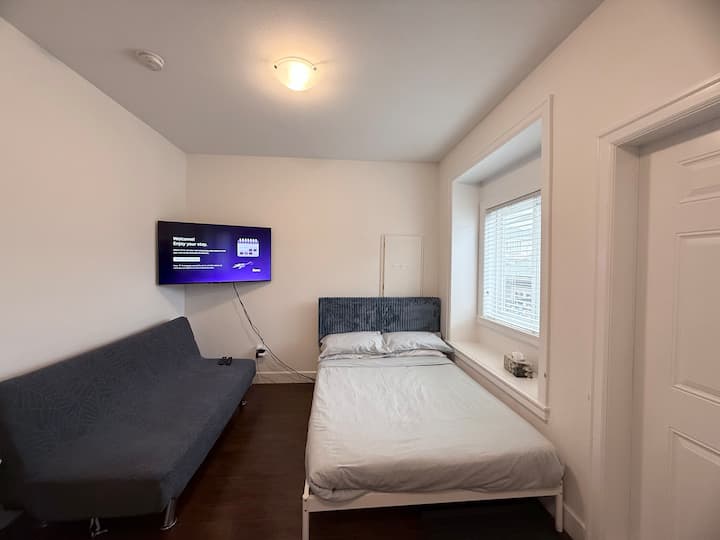 Living Space Studio • 2 Ppl • Fifa Ready - Vancouver