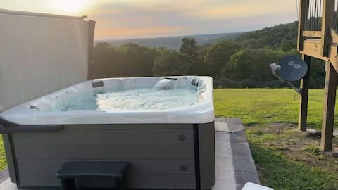 Ozark Escape - Hot Tub, Mountain Views, Near River